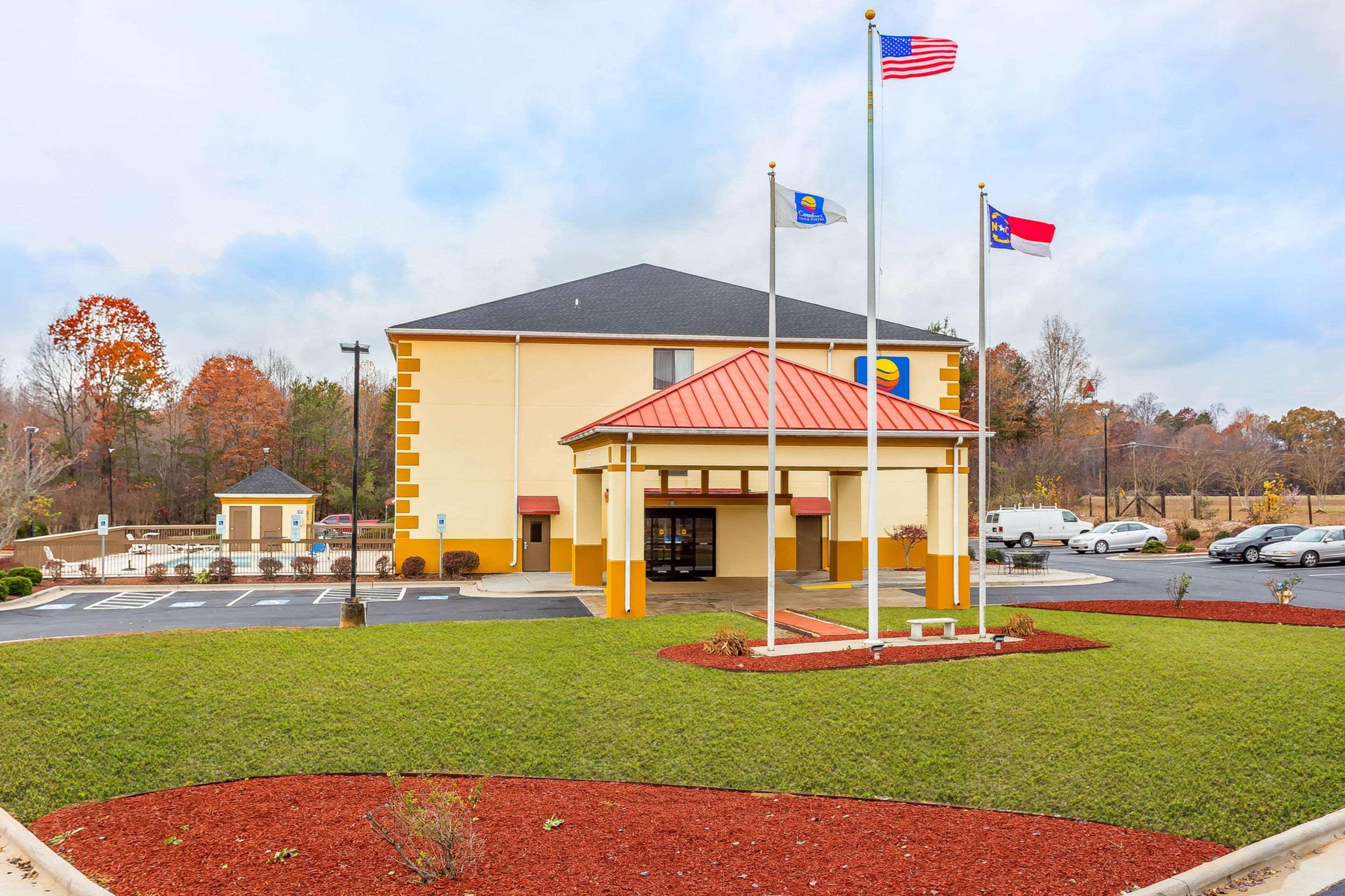 فندق كومفورت إن آند سويتس موكسفيل آي-40 Mocksville المظهر الخارجي الصورة